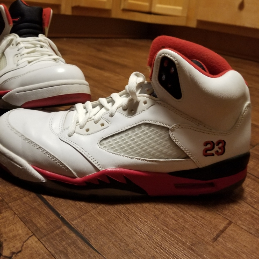Jordan 5 Retro Fire Red Black Tongue (2013)
